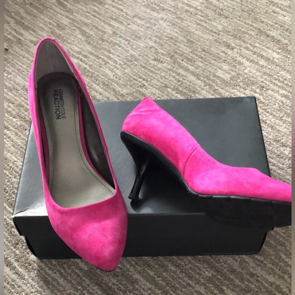 Size 8 kenneth cole fuscia suede heels